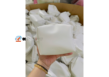 Túi Đựng Mỹ Phẩm Màu Trắng