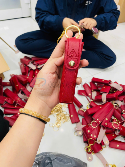 MÓC KHOÁ ĐỰNG SON